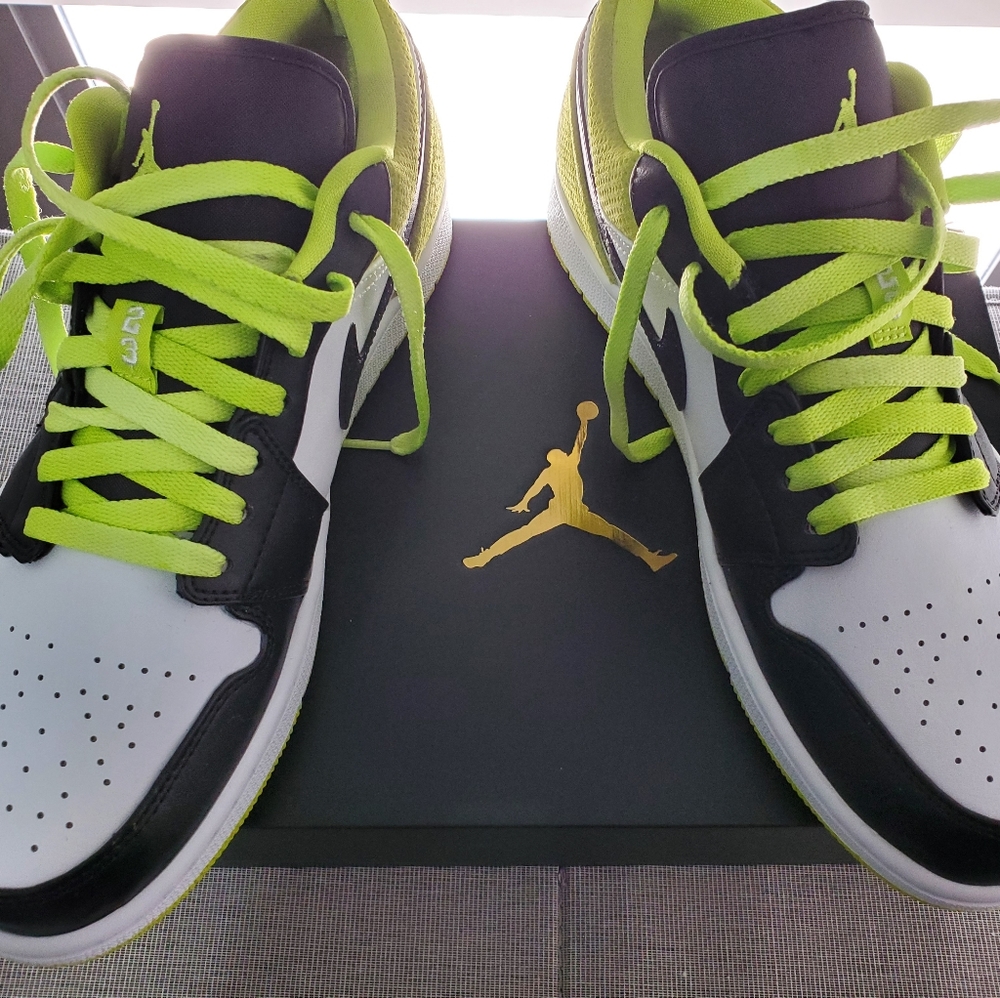 Jordan 1 Low (Modified Jordan Logo)